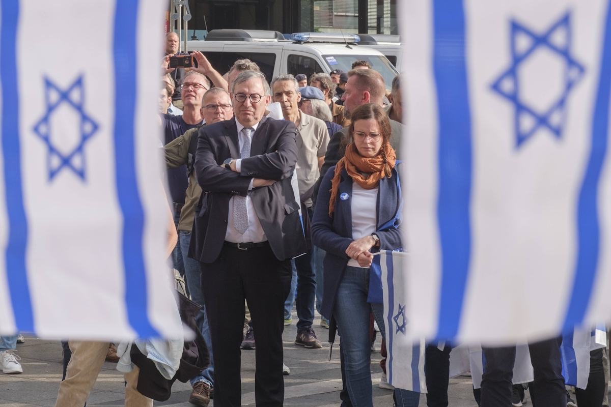 Solidaritätsveranstaltung für Israel auf dem Roncalliplatz in Köln