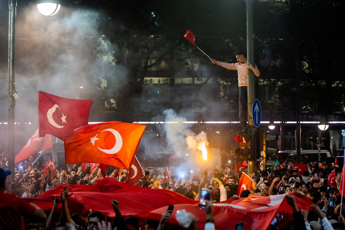 Türkische Fans feiern in Berlin den Einzug ins Viertelfinale