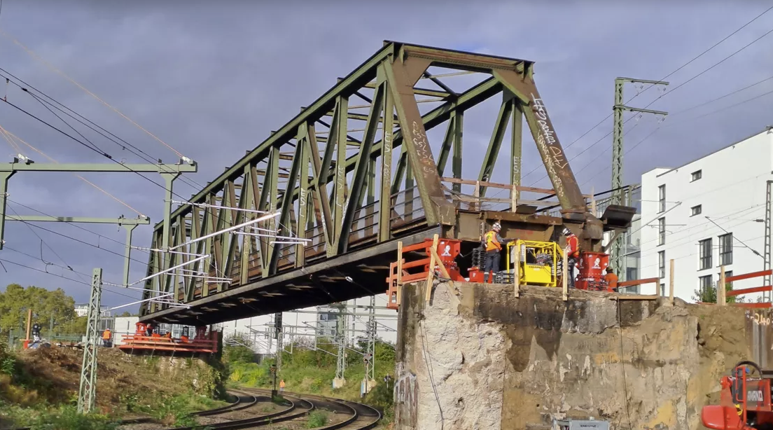 Ei­fel­wall - Er­neue­rung der Fach­werk­brü­cke