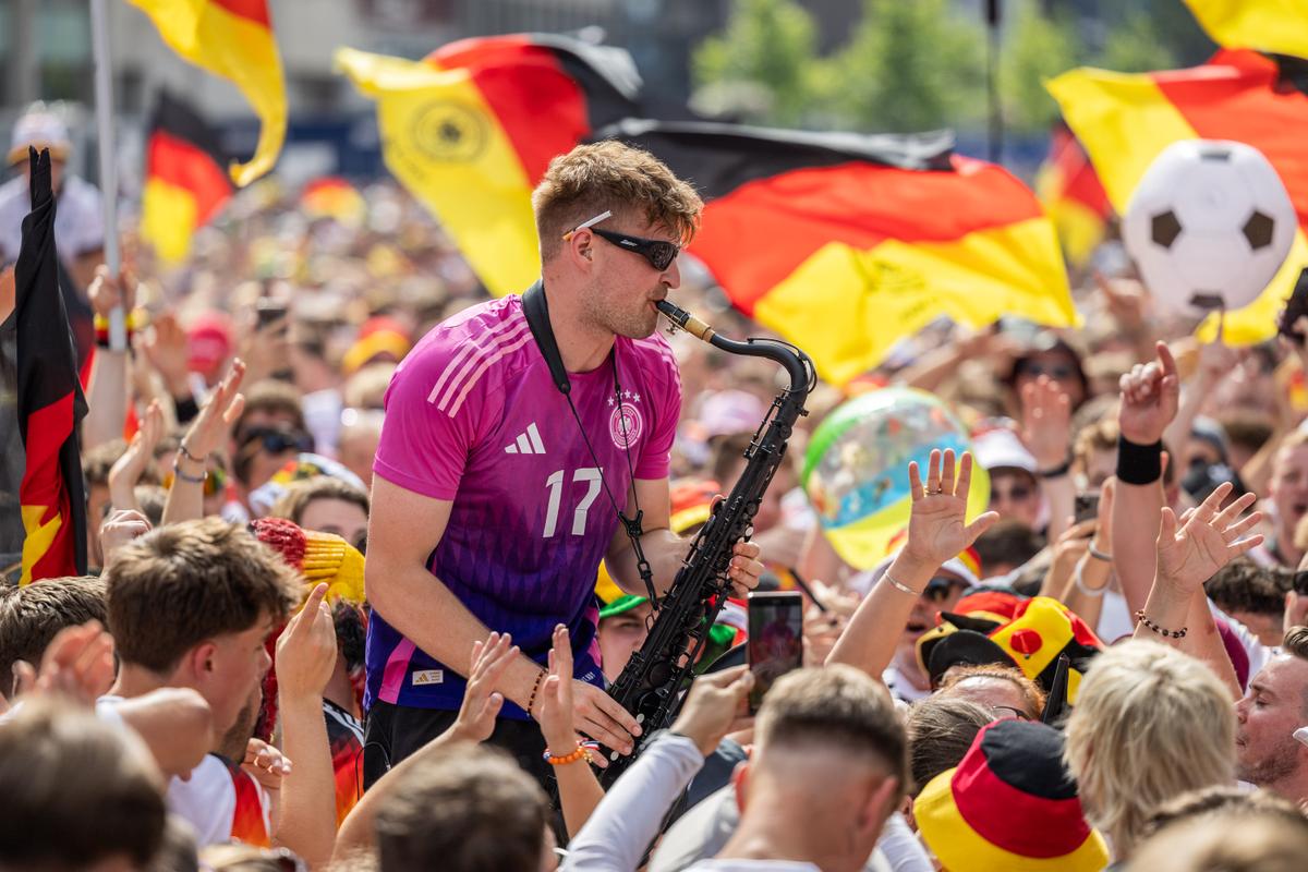 André Schnura bei einem Fan-Marsch