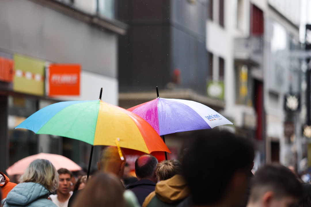 Regenschirm in der Kölner Innenstadt