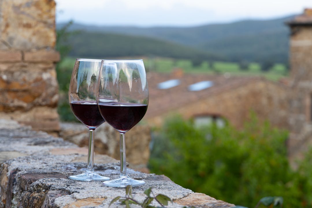 Rotwein im Weingebiet 