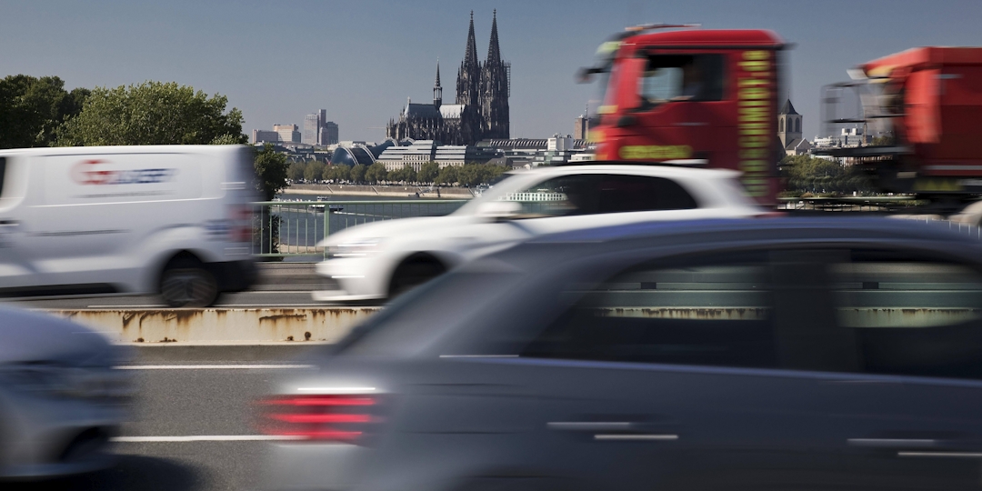 Verkehr auf Kölns Zoobrücke