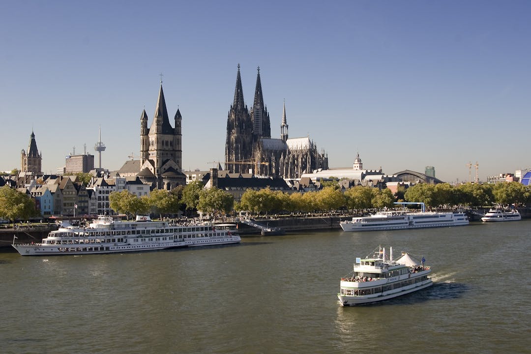 Köln Rhein mit Schiffen