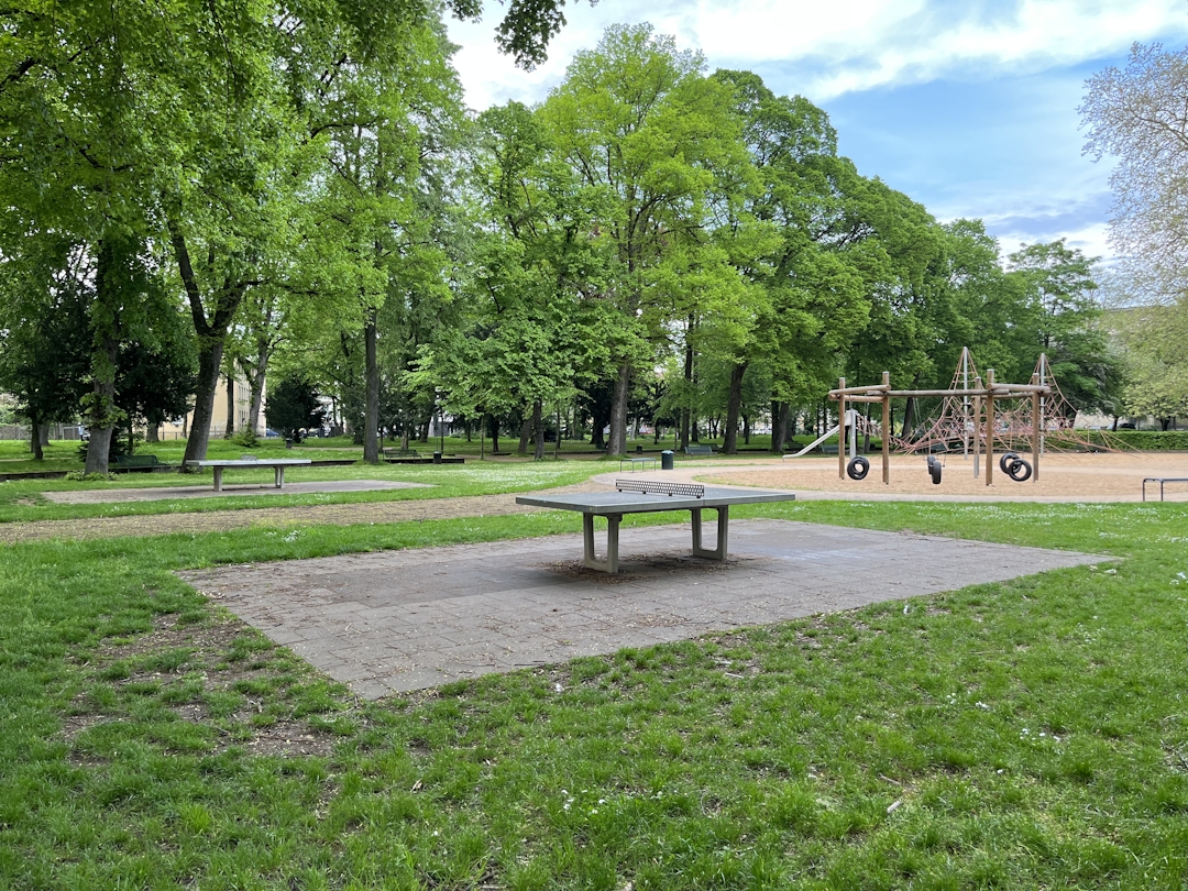 Tischtennisplatten im Humboldtpark in Köln-Kalk