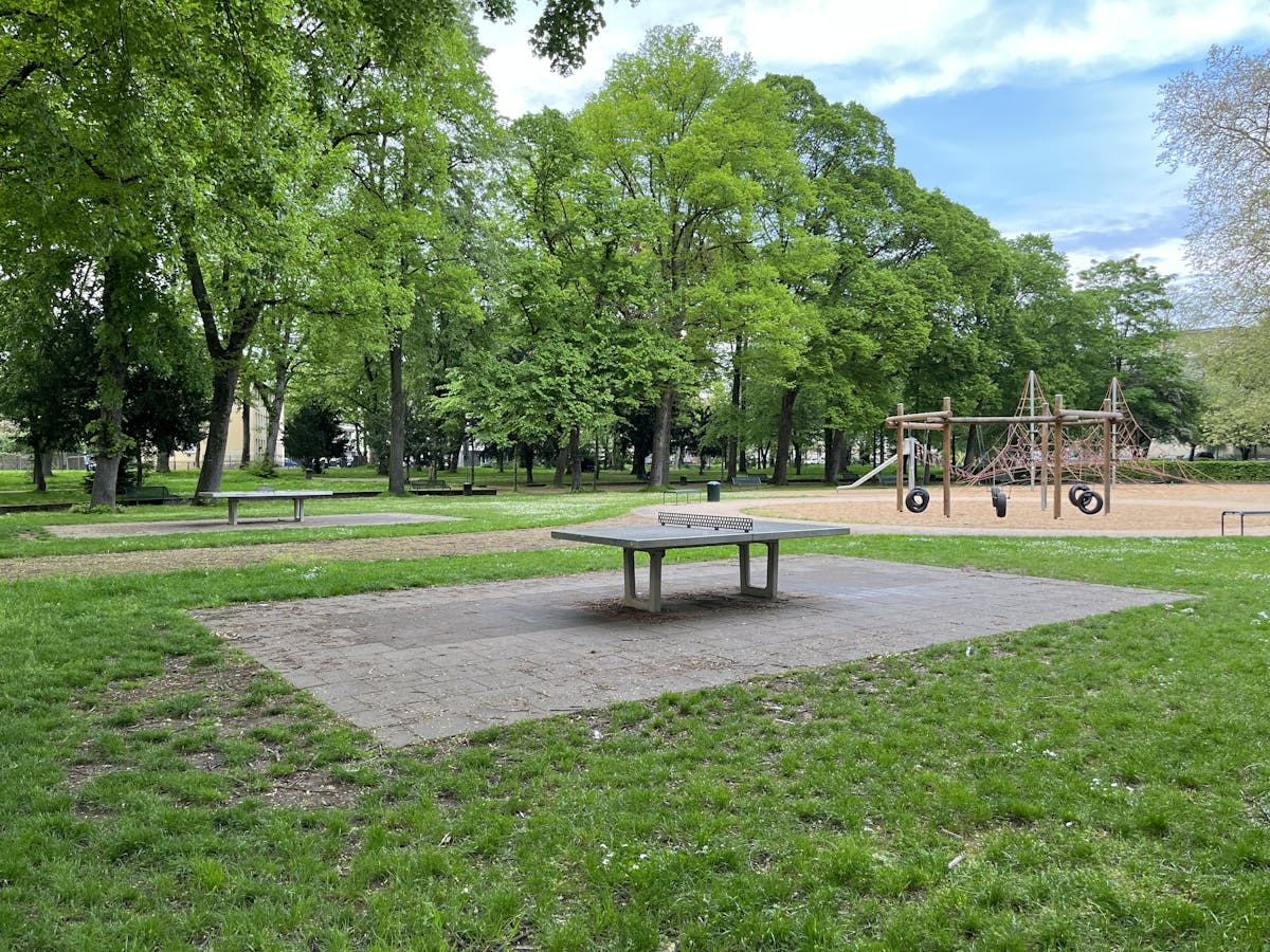 Tischtennisplatten im Humboldtpark in Köln-Kalk